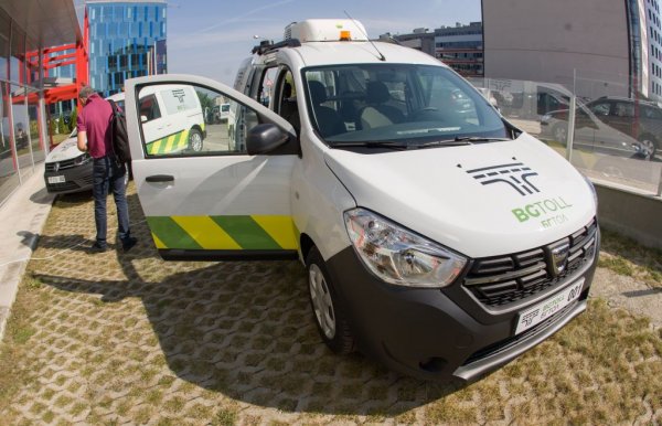 След плахото начало на годината румънската марка на Renault бързо навакса. Отново основен двигател на продажбите са последните производствени серии на Dokker. След предстоящата му замяна с Renault Express обаче продажбите на Dacia неминуемо ще пострадат. 

Най-продавани модели:
Dacia Dokker - 836
Dacia Duster - 368
Dacia Sandero - 306
Dacia Logan - 130
Dacia Lodgy - 24