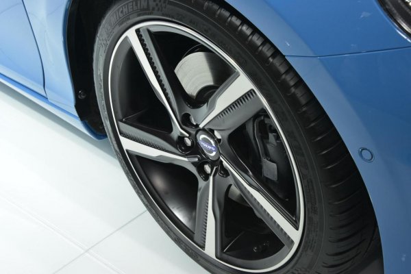 Volvo V40 R-Design / Париж 2012