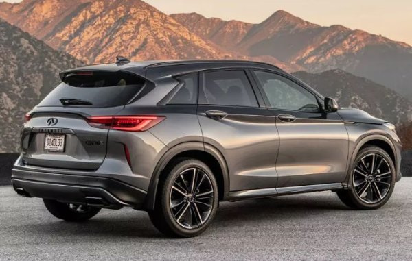 Мощността на кросоъра си остава същата &ndash; 2,0-литровият турбомотор с променлива компресия развива 272 конски сили и комбиниран със скоростна кутия XTronic CVT, но има някои външни промени като 20-цолови джанти и потъмнени емблеми.