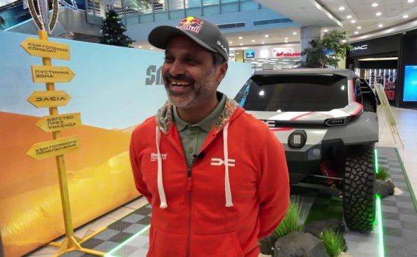 НАСЪР САЛИХ НАСЪР АБДУЛА АЛ-АТИЯ е роден в Доха, Катар на 21 декември 1970. Победител в рали Дакар през 2011, 2015, 2019, 2022 и 2023 година, шампион в сериите PWRC през 2006, в сериите WRC-2 през 2014 и 2015, петкратен световен шампион по Крос-кънтри рали на FIA, и трикратен световен шампион по Рали Рейд. Освен това е 18-кратен рали шампион на Близкия изток. 
В същото време Ал-Атия е и професионален състезател по стрелба в дисциплината скийт, където спечели бронзов медал на олимпиадата в Лондон и златен медал на Азиатските игри. Участвал е на 6 олимпиади до момента, и ема един от най-високите състезателни резултати в историята.
