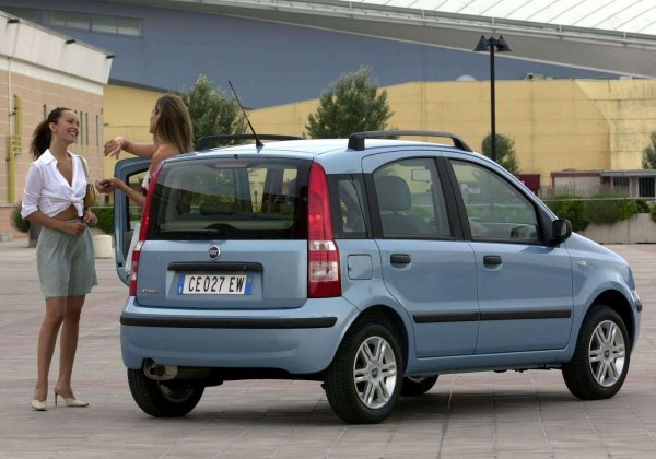 Така точно преди старта, когато бяха напечатани рекламните материали за новия модел, във Fiat размислиха и разумно промениха решението си, като възстанови историческото име Panda. Срещу него просто нямаше кой да възрази.