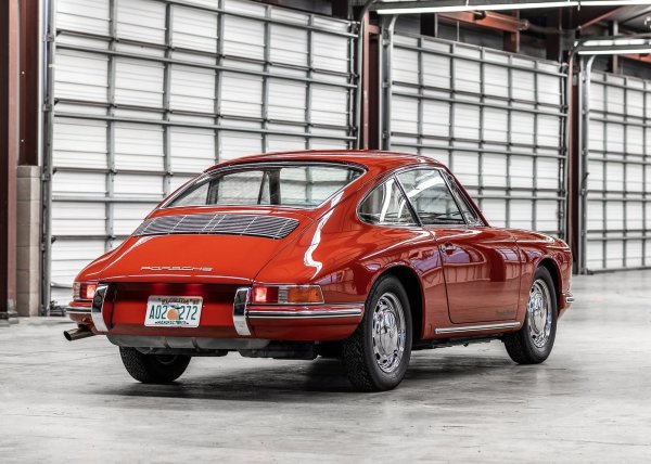 В крайна сметка, германците са принудени да заменят 0 с 1 и така се ражда митичното 911, чийто успех със сигурност не е повлиян от промяната на името. Първите бройки от модела обаче излизат под именно 901, което ги прави още по-ценни заради тяхната рядкост.