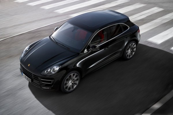 Малко преди премиерата през 2013 г. обаче Porsche обявява, че моделът ще се казва Macan, което на индонезийски означава тигър. В компанията решили, че няма как да кръстят колата си на етническо малцинство, въпреки успеха на Nissan с техния Qashqai.
