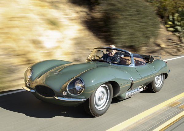 Това е &bdquo;цивилна&ldquo; версия на легендарния D-Type, победителя в &bdquo;24-те часа на Льо Ман&ldquo; през 1955. С 3.4-литров редови шестак, 250 конски сили и едва 921 кг общо тегло, това е една от най-бързите машини в света по онова време. Произведени са едва 25 бройки, от които 9 изгарят в злополучен пожар във фабриката в Браунс лейн. Кинозвездата Стив Маккуин купува една от оцелелите 16. 
