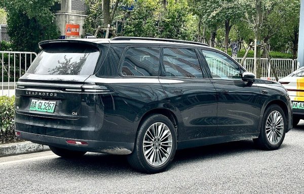 Пълноразмерен кросоувър с дължина 4.92 метра, който бе лансиран в Китай миналата година. Може да бъде чисто електрически модел с 218 или 231 конски сили, или EREV хибрид с бензинов мотор, който зарежда батерията при необходимост. Има трети ред седалки и общо 6 места. 
