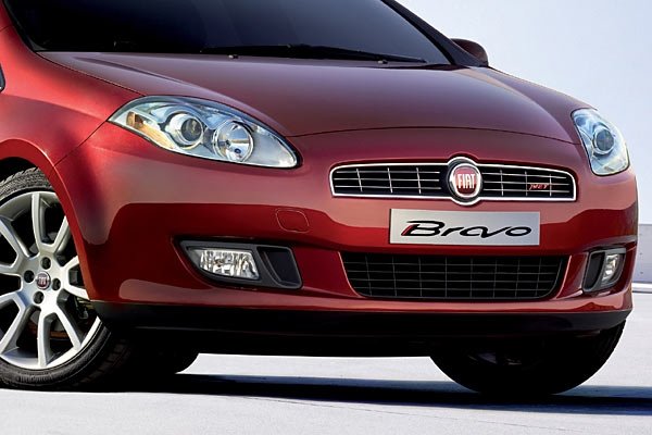 Fiat Bravo 2006: предницата в детайл - решетката е подобна на тази в Grande Punto, логото на Fiat e обновено.