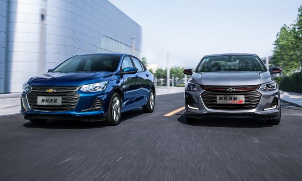 Въпреки че все още има силни позиции в страни като Бразилия, Аржентина, Еквадор и Колумбия, американската марка се бори да поддържа последователна идентичност. Някои пазари получават американски продукти (SUV и големи пикапи), докато други продължават да получават ребрандирани китайски модели от съвместните предприятия със SAIC и Wuling.Б

Представянето в Бразилия вече е силно засегнато от бума на BYD, а мексиканското производство сега е застрашено от митата, предложени от пррезидента Доналд  Тръмп. 

Марки като Volkswagen, Renault, Fiat и Hyundai също усещат въздействието на китайския растеж в региона.