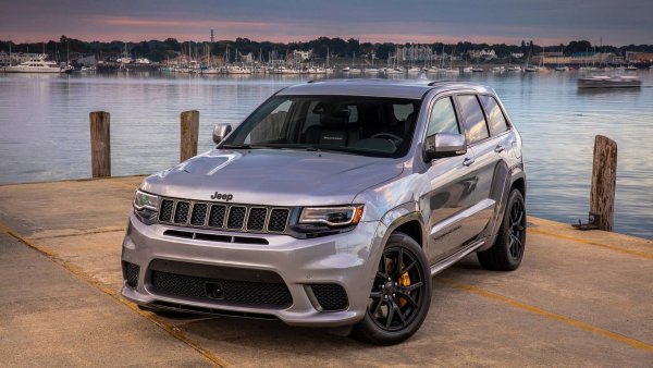 Без изненада, още един популярен офроудър е сред най-гледаните в Youtube. Може да го отдадем от една страна на факта, че американските потребители са доста по-активни в мрежата, а в САЩ, както знаем, "Грандовете" са евтини и масови автомобили. И са подходяща база за всякакви модификации. Сходна е ситуацията и у нас, където втора ръка тези машини също станаха доста достъпни, насложено с факта "снимай сега да видиш как ще мина" и качено в "тубата" да се похвалим.