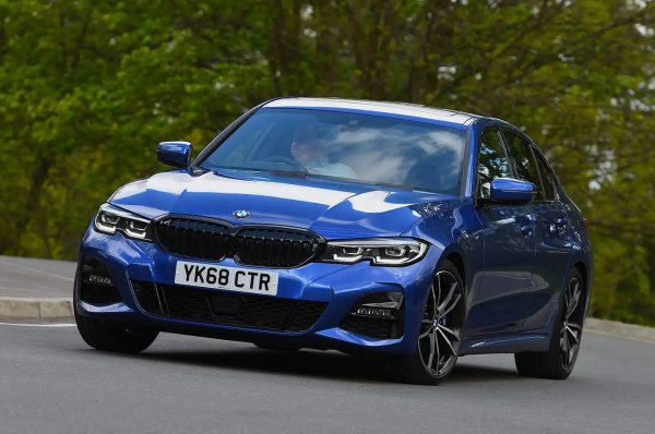 Почти 1/3 от дизеловите BMW 3-Series са получили повреди. Най-често те са на изпускателната система и системите за сателитна навигация/информационно-развлекателни системи, следвани от каросерията, спирачките и електричеството на двигателя. Половината коли са прекарали в сервиз повече от седмица.
