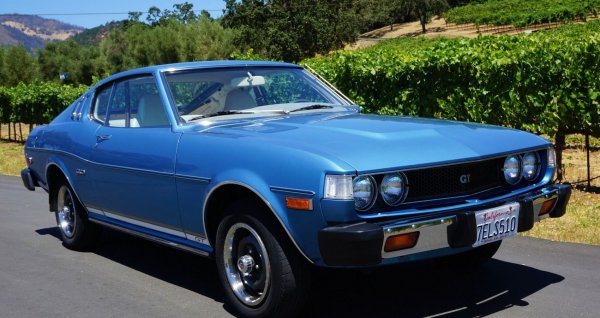 Доскоро цената на първото поколение на този модел оставаше доста ниска, като такова беше и търсенето за него. Липсват му всички обичайни знаци на японски спортен автомобил, така че той не привлече вниманието. И сега, когато цените на други спортни автомобили от Япония скочиха, Celica GT изведнъж предизвика инвестиционен интерес. Кой знае колко ще струва след 5 години?