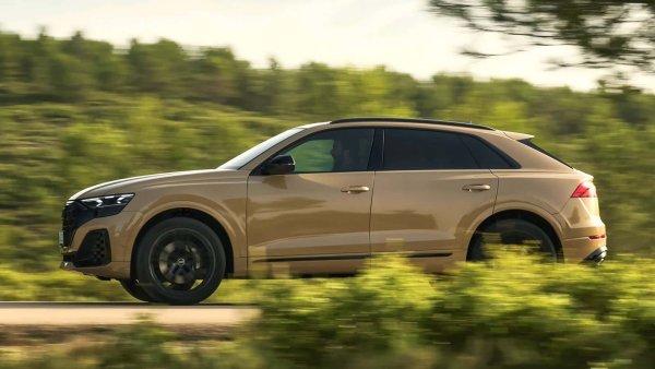 Фейслифтът на германския SUV включва леки естетически промени и подобрения в оборудването, но няма механични новости. Така се запазват микрохибридните турбодизели 3.0 V6 TDI с 231 и 286 к.с., както и бензиновите 3.0 V6 турбо с 340 к.с. и 4.0 V8 битурбо с 507.к.с. 

Все още няма информация за plug-in хибридните варианти на Q8, при които се очаква електрическият пробег да бъде увеличен, нито за RS Q8, който в настоящия модел доставя 600 к.с.