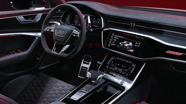 Капакът и предните калници от въглеродни влакна, премахнатите релси на покрива и стандартните карбоново-керамични спирачки намаляват теглото с 40 кг в сравнение с обикновения RS6, а уникалният комплект окачване на GT е настроен повече за производителност от наличното четириъгълно въздушно окачване на стандартния модел.

Въпреки че всеки от тези атрибути вече може да доведе до по-голямо търсене, тайната се крие в ограничения тираж на автомобила – 660 бройки. Под капака на Audi RS6 Avant GT има 4,0-литров туин-турбо V8, който развива 630 к.с. и позволява ускорение от 0 до 100 км/ч за 3,2 секунди.
