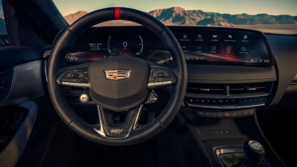 В резултат на това няма да е изненада, че Cadillac CT5 Blackwings може да струва над 200 000 долара само след 10 години. За целта само трябва автомобилът да се поддържа в добра форма, като това се отнася и за 6,2-литровия двигател с турбокомпресор, който развива цели 675 к.с. Благодарение на него ускорението от 0 до 100 км/ч отнема 3,9 секунди.