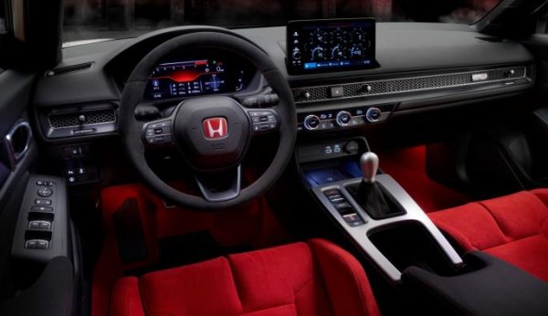 Именно Ultimate Edition може да бъде един от следващите колекционерски автомобили, носещи емблемата с H на капака, под който се крие познатият 2,0-литров турбомотор с 4 цилиндъра, развиващ 320 к.с. и позволяващ ускорение от 0 до 100 км/ч за около 5 секунди.