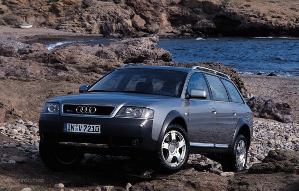 Първото поколение на Allroad бе базирано върху Аudi A6 Avant, но с добавено регулируемо въздушно окачване като серийно оборудване, и с пластмасови предпазни елементи по каросерията. Първоначално се предлагаше с избор между бензинови и дизелови V6, но през 2003 към гамата се добави и 4.2-литровият V8 - най-добрият избор, ако не ви пука за разхода. 
