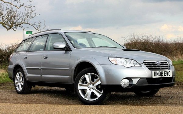 Subaru още от ранното си детство като компания направи задвижването на четирите колела своя запазена марка. Outback, повдигнатата комби версия на Legacy, доведе тази тенденция до нейния връх. Особено при третото поколение, което се предлагаше и с отличен, рафиниран (но и доста лаком) 3-литров боксер. 
