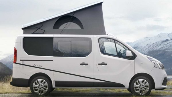 Под предния капак на този Renault Trafic има 2.0 dCi турбодизел с мощност 145 коня, способен без усилия да достави петметровия ван (височината на каросерията също е впечатляваща - над два метра) до всички краища на света. Автомобилът, проектиран и създаден в Словения от Adria, може да се похвали с обръщащи се срещу посоката на движение предни седалки, четири легла, хладилник и малка кухня със сгъваема маса. Цената му е 46 500 евро.