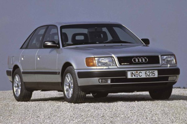 Германската компания винаги е произвеждала луксозни седани, които се считат за еталон. Audi 100 изпревари времето си и беше предшественик на седаните, които марката предлага днес. Проблем с безопасността, според NHTSA, свързан с педала на газта, сложи край на автомобила в САЩ. Всъщност репутацията на всички модели на Audi се сринала, създавайки огромна пречка за колите с четирите ринга да преодолеят това.
