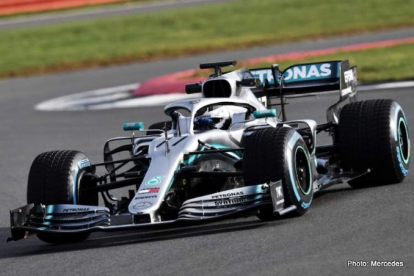 Двигателят е получил редица подобрения, а основната цел при развитието на W10 ще е да щади повече гумите.