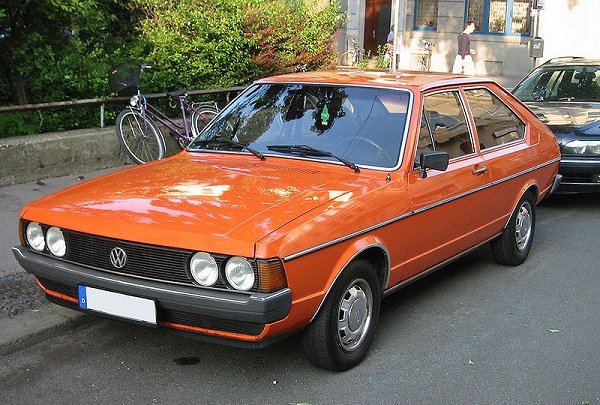 <p><strong>Най-продаваните автомобили за всички времена</strong><br /><br />9. Passat (1973 &ndash; )<br />Продажби: 15.5 милиона<br />Компания: Volkswagen<br />Цена: 19 995 долара<br /><br />Има 5-цилиндров двигател (САЩ). Конкуренти са му средно-големи седани.<br /><br /><img width="600" height="369" src="/images/upload/articles_body/2012-01/800px-2011_Volkswagen_Passat_(3C)_118TSI_station_wagon_(2011-04-22).jpg" alt="" /><br />&nbsp;</p>
