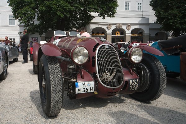 Alfa Romeo 8C 2900A roadster от 1936, първата "цивилна" версия на състезателната кола. Произведени са само десет бройки