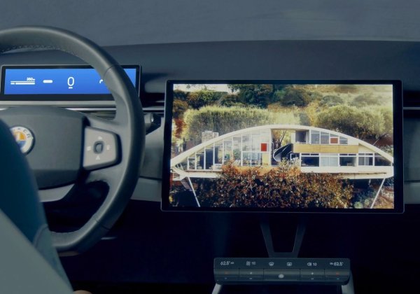 Основната характеристика, която се превърна в отличителна черта на модела Ocean, е режимът California Mode: с натискане на един бутон девет прозореца се спускат едновременно (включително малки прозорци в задните колони и багажника), превръщайки затворен кросоувър в нещо като кабриолет.