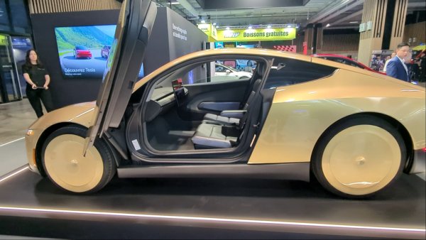Най-необичайната премиера в Париж без съмнение бе тази на Tesla Cybercab: бъдещото автономно роботакси на Илон Мъск. Икономическата полза от превозни средства без шофьор несъмнено ще е гигантска, но гледката на тази двуместна машина без волан в залите на Парижкия автосалон навява по-скоро тъга, отколкото ентусиазъм. 
