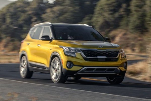 Компактният SUV Kia Seltos, моделна година 2021 г. побира 5 човека и предлага стилен дизайн. Той е отлично оборудван за цената си, а освен това е и много забавен за управление. Моделът попада сред 14-те най-добри кросоувъра на година и сред 10-те семейни коли под 25 000 долара. Печели наградите за най-добра покупка и за най-добър нов модел.