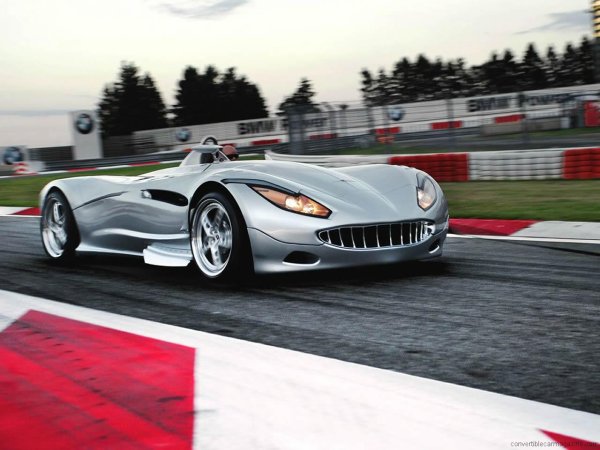 Германският производител Veritas работи с BMW от над 50 години и за първи път използва не само двигатели, но и самите автомобили на марката &ndash; в основата на техните суперколи беше преработена BMW 328. Подобно на други малки производители, Veritas също остава без пари и до началото на века за компанията не се чуваше почти нищо. Тогава беше представен прототип на това суперкола, от която през 2010 г. бяха произведени 30 бройки. Нейното &bdquo;сърце&ldquo; беше 5,0-литров V10 на BMW.