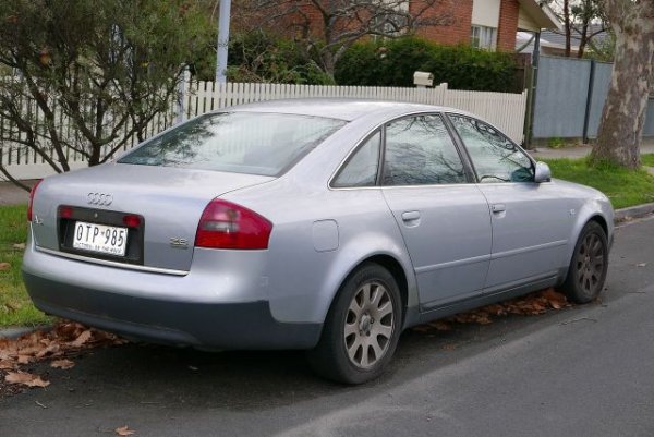 Все повече българи предпочитат по-големите и престижни модели, дори това да е за сметка и на по-солидната възраст. А6 отстъпва на преките си конкуренти от BMW и Mercedes, но с темпото на растеж скоро също ще е в Топ 10. 
