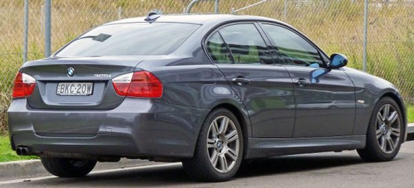 При новите автомобили "тройката" отдавна не е сред най-продаваните модели на BMW в България (макар че тази година дълго време водеше, преди да отстъпи на Х5). При употребяваните обаче е далеч пред всички останали "баварци". Тук са включени и М-версиите. 
