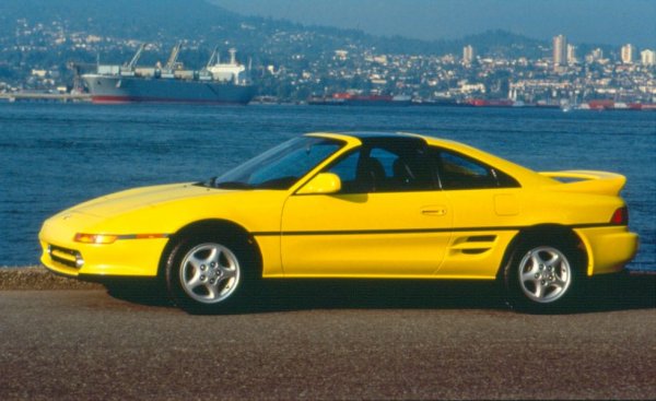 Първата генерация от 80-те също е доста атрактивна кола. Но второто поколение вдигна летвата като пътно поведение и динамика. Двигателят - двулитров 3S-GTE - е на практика неуязвим, и освен това доста добре понася тунинг (но не ви съветваме да купувате вече тунингован, защото такива коли по правило се експлоатират безпощадно). Цените вече вървят нагоре, но тепърва тепмото ще се ускорява.
