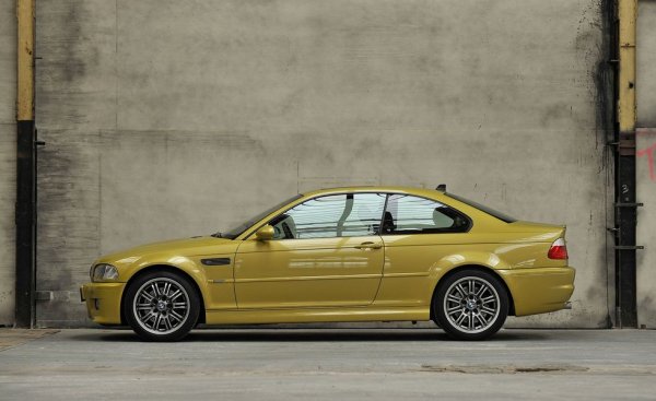 По-ранните Е30 и Е36 вече са в категорията на шестцифрените суми, ако намерите добре запазена бройка. При Е46 цените също са се устремили нагоре, но все още не са съвсем недостъпни. Интересът е разбираем, защото това е последното М3 с атмосферен редови шестак, и без твърде сложна електроника. 333-те конски сили я правят напълно адекватна спортна кола дори и в наши дни, а интериорът предлага доста повече удобства от Е30. 
