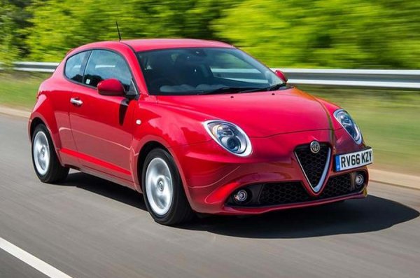 Първата субкомпактна Alfa Romeo се базира на FIAT Punto, като се появи през 2008 г. Тя се задържа на пазара до 2019 г., но липсата на версия с 5 врати, както и на каквито и да е инвестиции в актуализирането на модела изпрати Mito на дъното на класацията за продажби в този сегмент.
