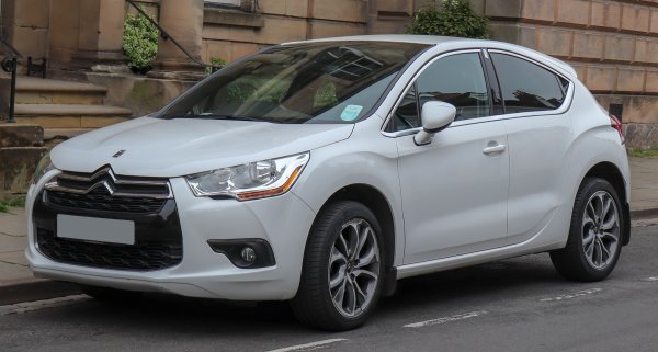 Фантастично изглеждащият братовчед на Citroen C4 също трябваше да се изправи срещу сериозни съперници, при това на домашния пазар. И когато DS пусна DS 7 Crossback, за вече остарелия DS 4 просто не остана никакво място. А и е доста трудно да се продава компактен премиум-автомобил в този сегмент, още повече ако той не е истински премиум.
