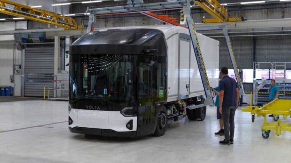 Производителят на електрически товарни превозни средства Volta Trucks представи камиона си Volta Zero, чието серийно производство по спецификации на клиента трябва да стартира в началото на 2023 г. То ще се осъществява в завода на Steyr Automotive в Щайр (Австрия), като инвестицията в него е за 1 милиард евро.