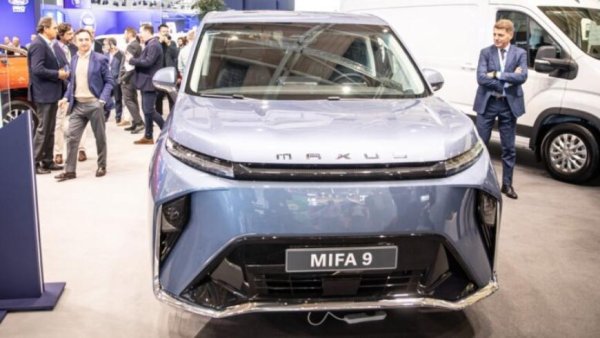 Китайският производител Maxus представи новия си миниван за европейския пазар. Той е с електрическа задвижване, като разчита на един мотор, развиващ 245 к.с. Компанията обаче твърди, че съвсем скоро ще бъде готова и с нова модификация със задвижване на четирите колела, при която мощността ще достиге 680 к.с. С напълно заредени батерии минаванът има пробег от 600 км.