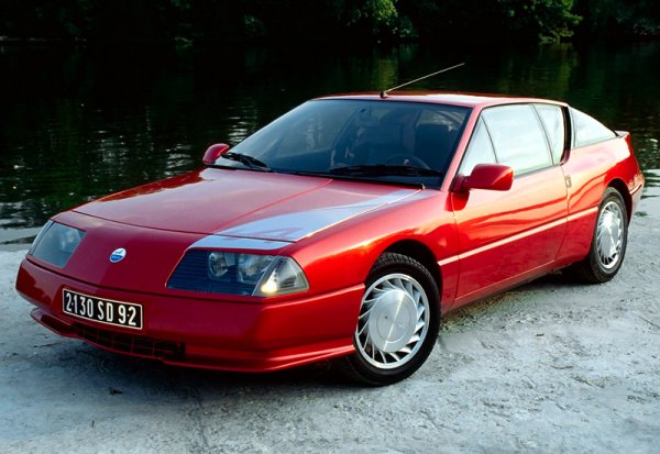 Възползвайки се максимално от относително ниската мощност, Renault Alpine GTA Turbo постига максимална скорост от 250 км/ч, като ускорява от 0 до 100 км/ч за 7 секунди. И тук каросерията е фибростъкло, което компенсира липсата на мощен мотор. Вместо това GTA разчита на 2,5-литров PSV V6, чиято мощност е 197 к.с. Същият агрегат се използва и от DeLorean.

Следвайки теорията на Porsche за задния двигател, агрегат на GTA е разположен над задната ос, като целта е подобряване на сцеплението, без да се прибягва до сложна аеродинамика.