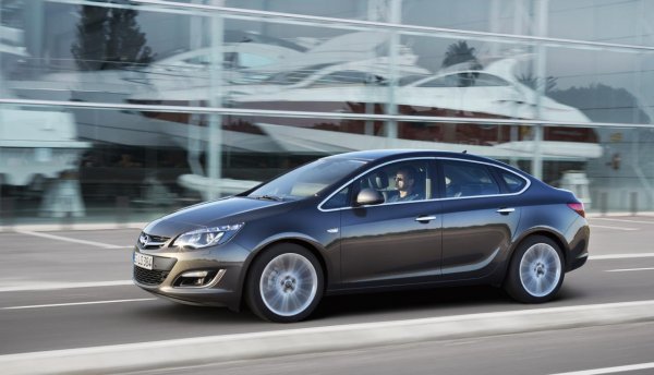 Opel Astra 2012