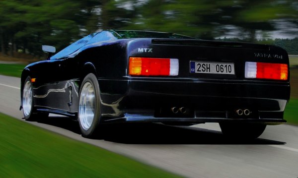 Да, това е чешката компания, от която Фердинанд Порше взе повечето идеи за своя Beetle, и която при социализма бе принудена да произвежда лимузини в лимитирани серии за партийните величия. След промените Tatra обедини усилия с ателието за спортни доработки MTX и създаде тази готина спортна кола със средноразположен 3.9 литров V8. Колата предизвика възторжени отзиви на Пражкия автосалон през 1991, но след това за нещастие пожар съсипа фабриката, а самата Tatra изчезна като автомобилен производител. Съществуват само четири бройки. 
