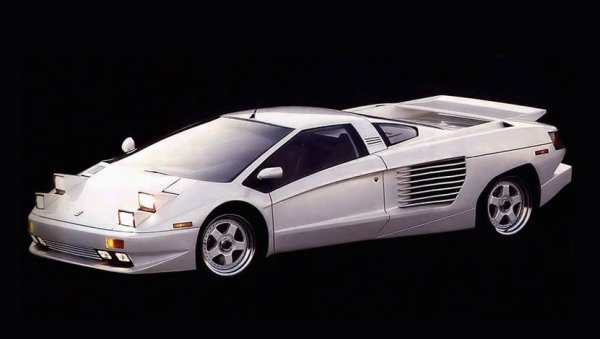 Името на композитора Джорджо Мородер ви е познато най-вече от музиката към филма Flashdance и от химна на световното по футбол през 1990 ("Едно италианско лято"). Но през 80-е Мородер, в партньорство с бившия дилър на Ferrari Клаудио Дзамполи, бе и автомобилен производител. Тяхната Cizeta-Moroder бе една от най-впечатляващите коли на 90-те, с крайно необичаен V16T двигател и с дизайн на самия маестро Марчело Гандини, създателя на Lancia Stratos и Lamborghini Countach. 
