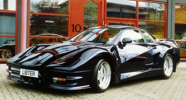 Lister е една от множеството британски компании за спортни автомобили, избуяли през 50-те и после изчезнали. През 80-те обаче инженерът Лорънс Пиърс я възражда, отначало доработвайки модели на Jaguar, а след това - и със собствен автомобил, наречен Storm. Днес са оцелели само четири бройки от тази кола, задвижвана от V12 от Jaguar. 
