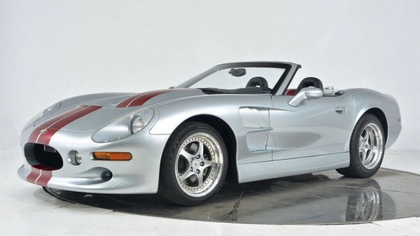 В края на 90-те неуморимият Каръл Шелби реши да се завърне с нова суперкола, която да ознаменува и годишнината от дебюта на първата Cobra. Series 1 имаше V8 с 320 коня и корпус от въглероден композит. Но и така теглото си остана твърде високо, а и цената бе космическа, така че Series 1 остана далеч от славата на Cobra.
