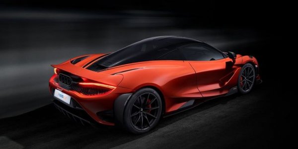 Стандартният McLaren 720S е фантастична кола - бърза, пъргава и удобна дори за използване в ежедневието. Затова и е трудно да са разбере, как в McLaren биха подобрили нещо по нея. Британците се опитаха да го направят и на автосалона в Женева показаха своето ново попълнение в серията LT, което беше по-мощно, по-бързо, по-леко и звучеше страхотно.