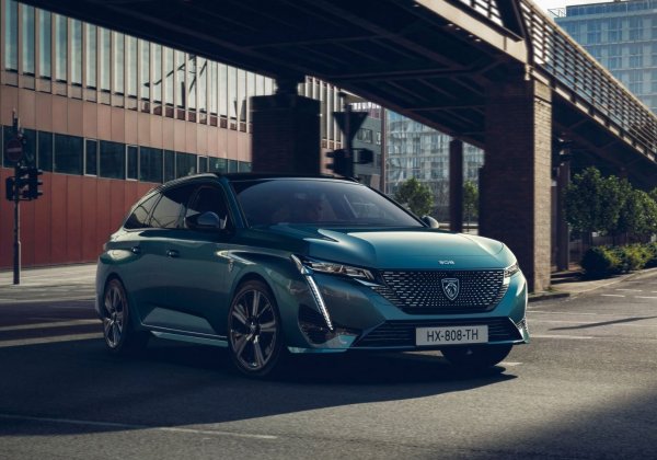 „Превръщането на устойчивата мобилност в качество.“

Флагманската марка на PSA Group е лидер в електрификацията, като новият главен изпълнителен директор - Линда Джаксън, е категорична, че следващото поколение модели на марката ще се фокусира върху увеличаване на производителността, предполагайки автономно бъдеще.