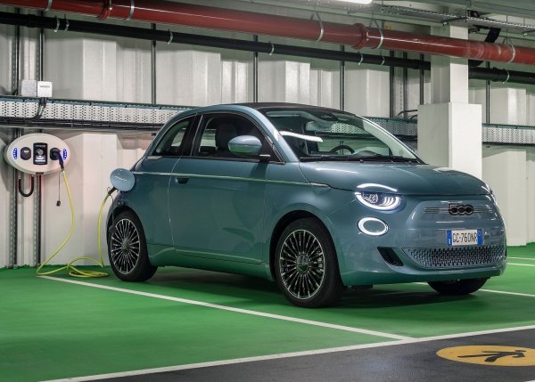 „Зелено е само, когато е зелено за всички."

Емблематичната италианска марка за масов пазар току-що е навлезе в електрификацията с новия 500, като основното, на което ще залага е достъпната цена на бъдещите си модели.