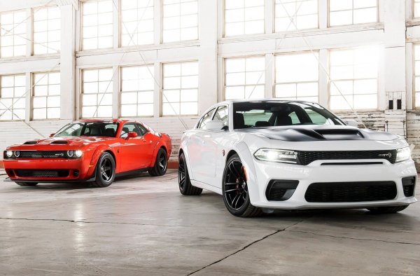 „Разкъсайте улиците ... не планетата."

Stellantis призна, че автомобилите на марката с 800 к.с. под капака трудно ще се превърнат в електрически модели. В Dodge обаче искат да предложат muscle-car само на ток най-късно до 2024 година.