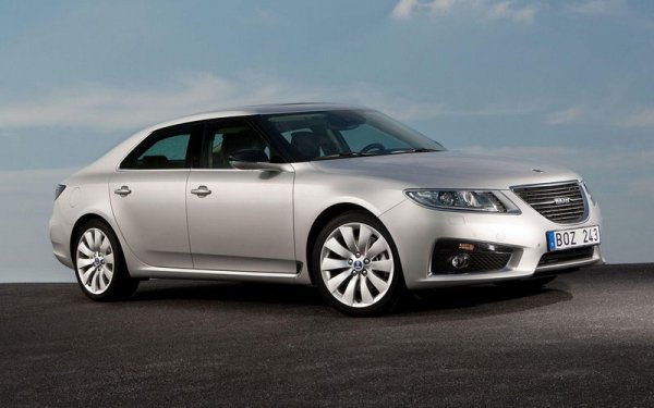 В продължение на години Saab 9-5 Aero е конкурент на луксозните немски седани BMW 5-Series, Mercedes-Benz E-Class и Audi A6. Всъщност, Aero е най-мощната версия с двигател с 260 коня, като представлява един доста практичен избор.
