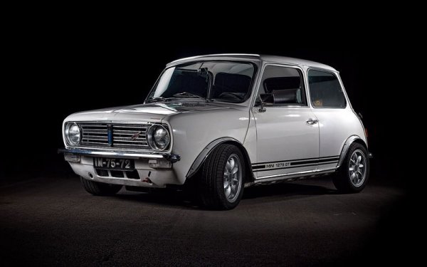 Някои твърдят, че Джеймс Мей си е купил и това MINI 1275 GT Special, след като една вечер е прекалил с алкохола. "Мини"-то е с толкова малки размери, че повече прилича на играчка, отколкото на реален автомобил. Колата на Мей има кариран покрив, както и допълнителни фарове на предна броня.
