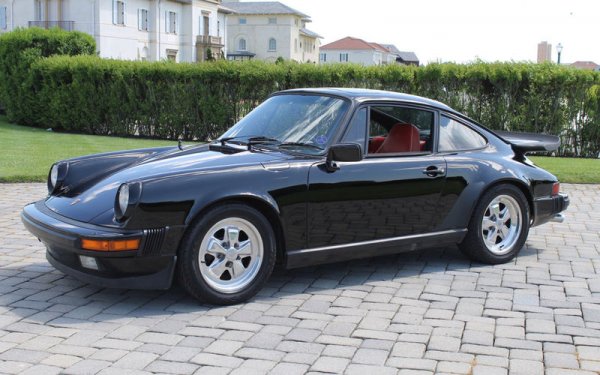 Джеймс Мей е бил собственик на няколко автомобила на Porsche, но сам признава, че най-голямо удоволствие му доставя класическо 911 Carrera с въздушно охлаждане на двигателя. "Това е най-добрата машина, която някога съм купувал", категоричен е Мей.
